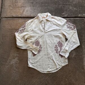 The havanera co. Long sleeve cream top with Burgundy accent